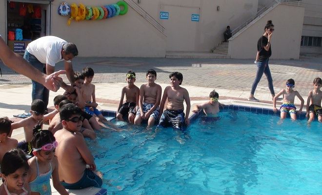 Kızıltepe de Kavurucu sıcaklardan bunalan vatandaşlar havuzlara akın etti