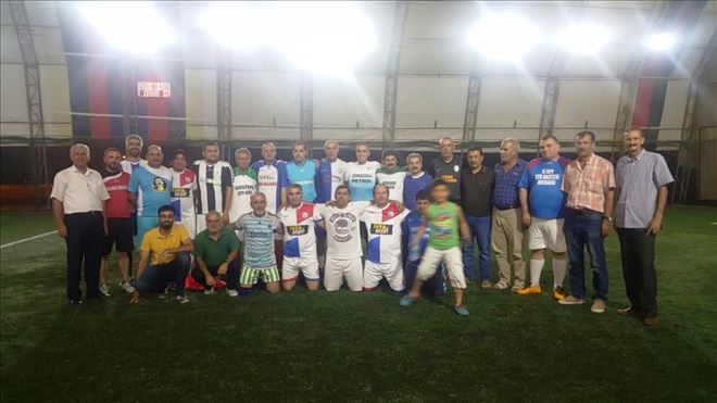 Emektar Futbolculardan Halı Saha da Dostluk Maçı Yaptı