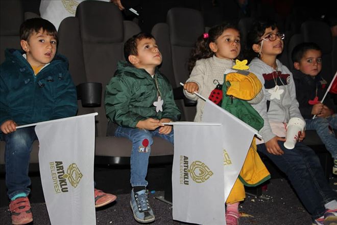 Artuklu Belediyesi´nden çocuklara sinema hediyesi