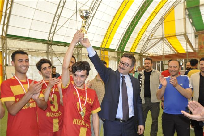 TÜGVA Kızıltepe futbol turnuvasında şampiyon Atatürk Anadolu Lisesi