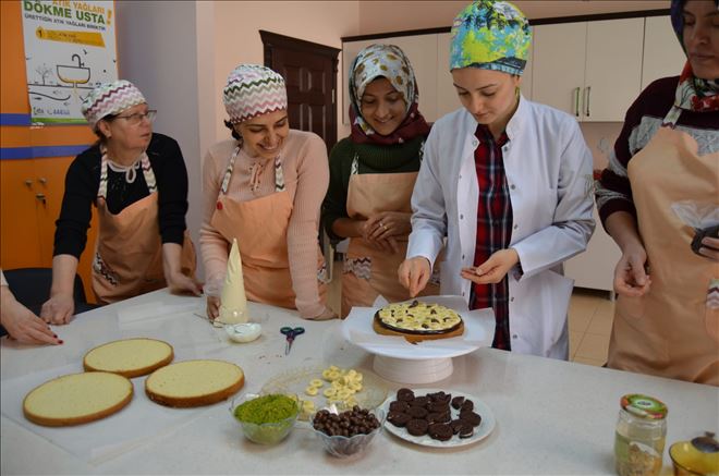 Pastacılık kursuna katılan kadınlara sertifikaları verildi