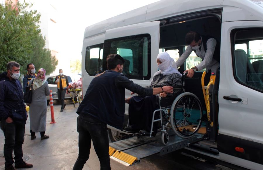 Engelli ve yaşlı vatandaşlara, ulaşım aracı hizmeti