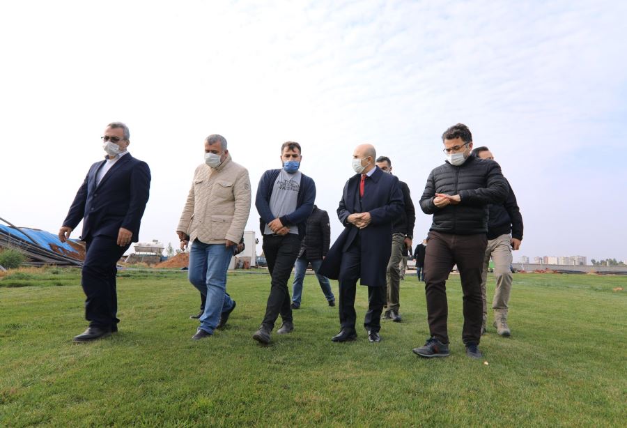 Vali Demirtaş’tan çim üreticisi Bilal Akyel’e ziyaret