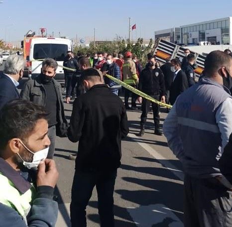 Mardin’de tır yolcu durağına daldı: 1 ölü, 1 yaralı