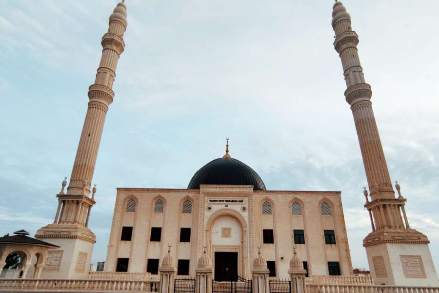 Mardin’de “Yedikardeş Camii ve Külliyesi” dualarla açıldı