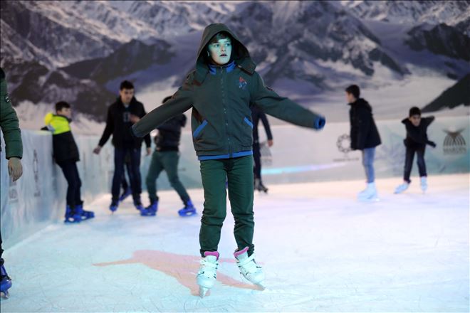 Mardin´de bir ayda 22 bin çocuk buz pistiyle mutlu oldu