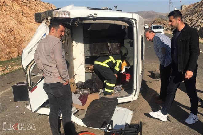 Mardin´de minibüs ile otomobilin çarpıştığı kazada 6 kişi yaralandı