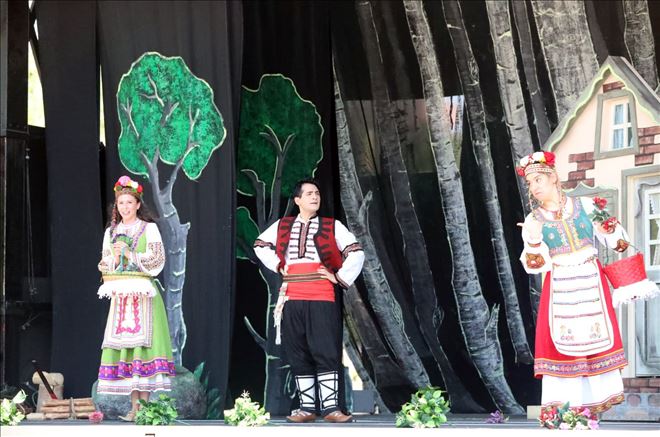 Büyükşehir Belediyesinden çocuklara yönelik açık alanda tiyatro gösterimi