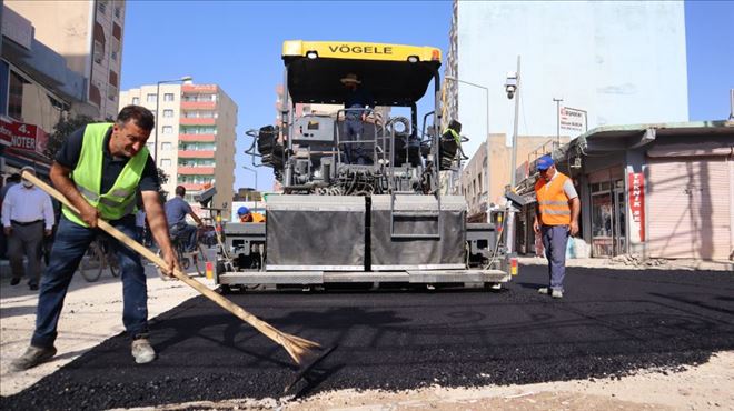 Kızıltepe Şahkulubey Caddesinde sıcak asfalt çalışması başladı