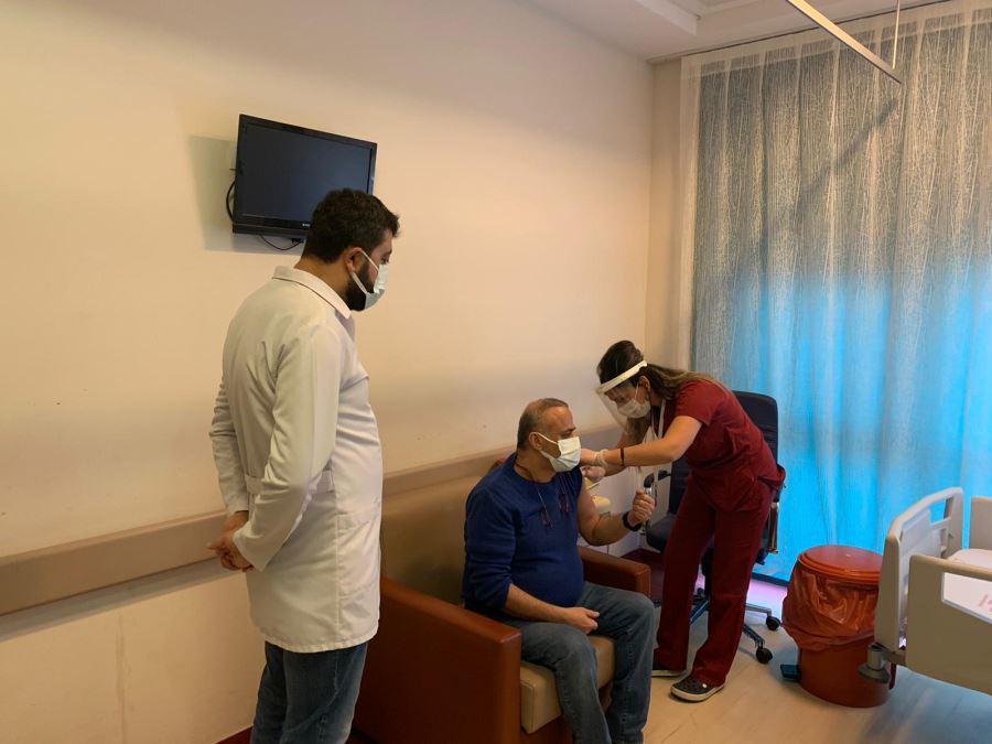 Mardin’de sağlık çalışanlarına ilk coronavirüs aşısı uygulandı