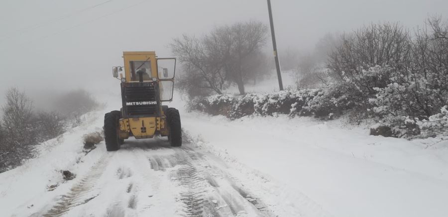 Mardin’de kardan kapanan köy yolları açılıyor
