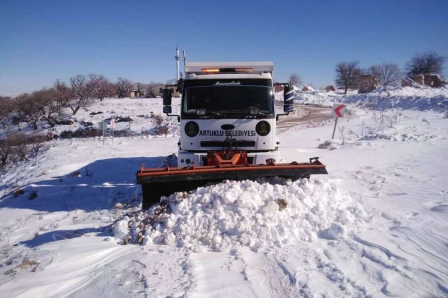 Artuklu kırsalında karla mücadele çalışmaları sürüyor
