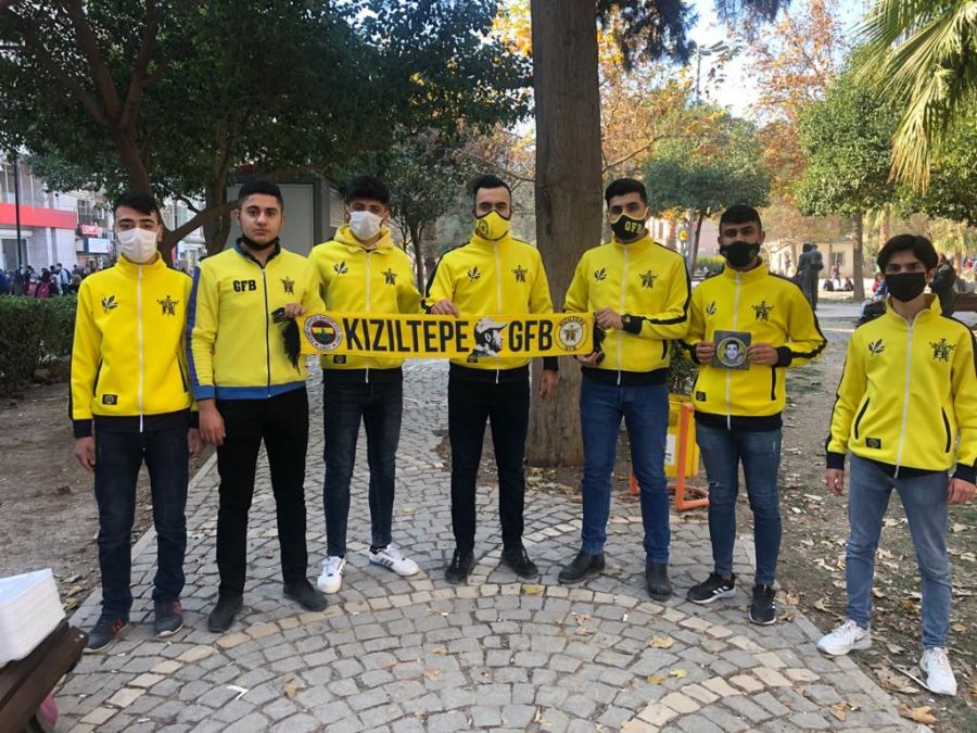 Kızıltepe Genç Fenerbahçeliler’den sokak hayvanlarına mama