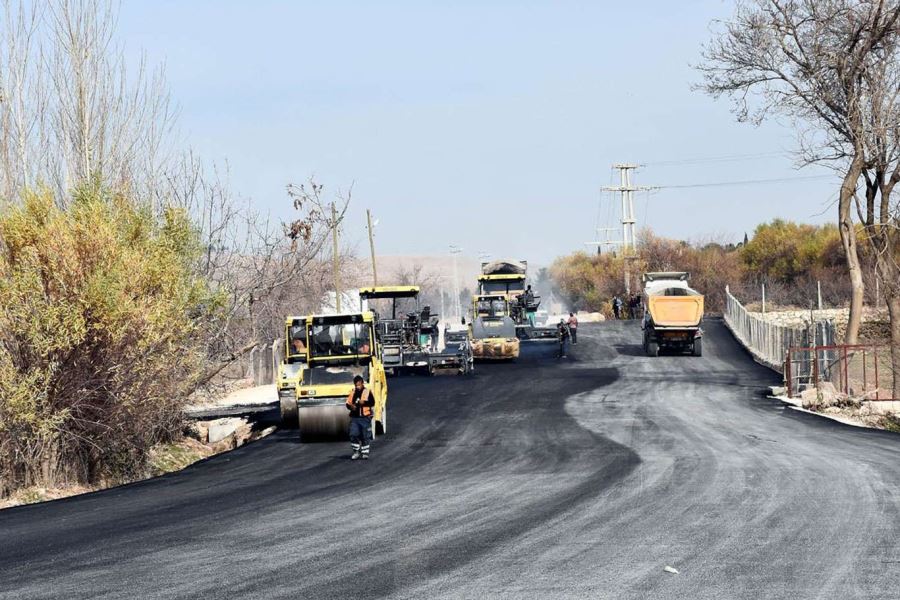 Gırnavas Höyüğü yolundaki asfaltlama çalışmaları sürüyor