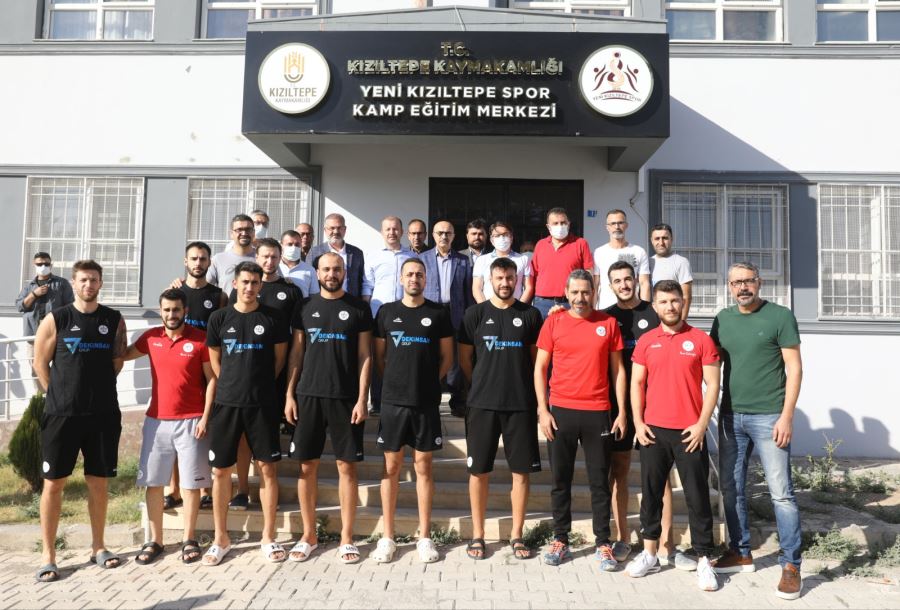 Vali Demirtaş’tan Yeni Kızıltepe Spor Takımına Destek Ziyareti