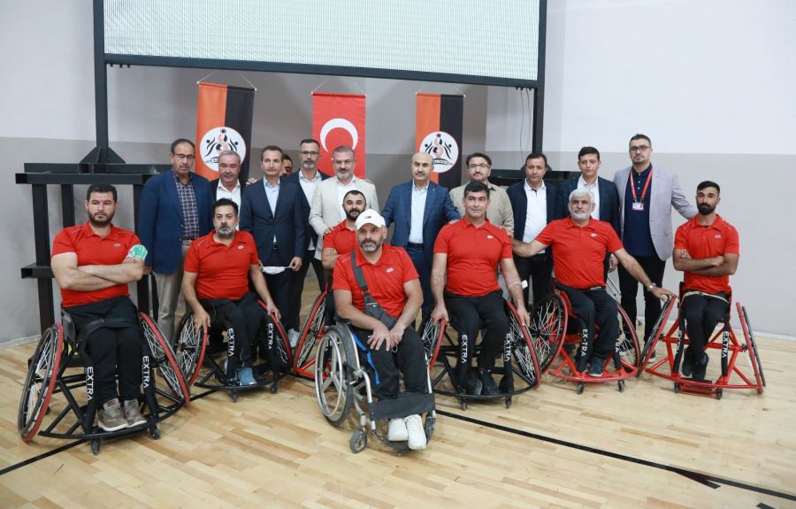 Bakan Kasapoğlu’ndan Kızıltepe engelli basketbolculara destek