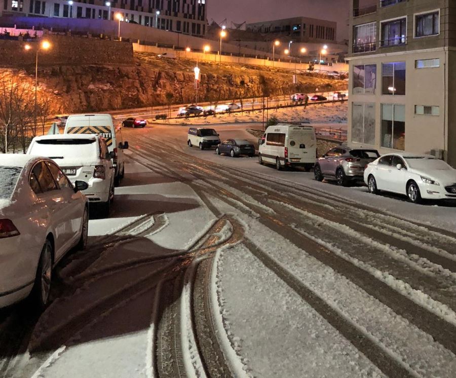 Mardin’de kar beyaza bürüdü