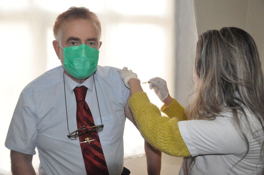 Barış aktivisti Aydoğan COVID-19 aşısı oldu
