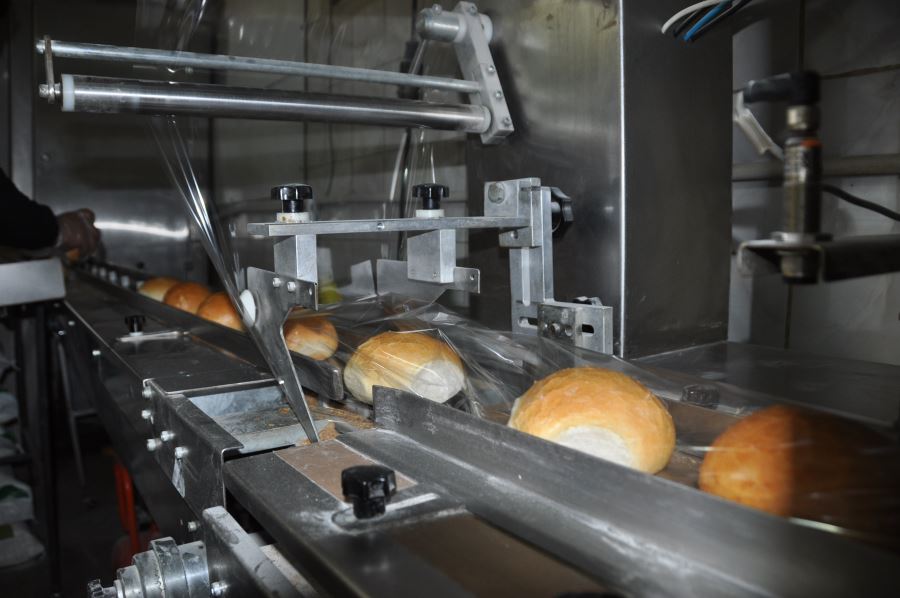 El değdirilmeden ambalajlanan roll ekmek hem israfı önlüyor hem de hijyenik
