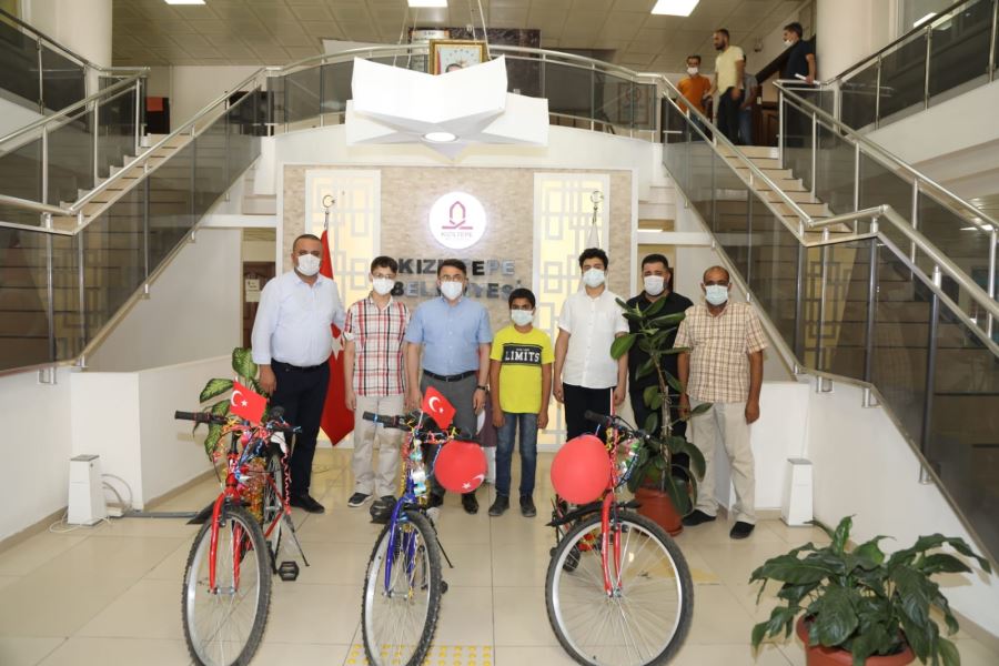 LGS’de İlk Üçe Giren Öğrencilere Kaymakamdan Bisiklet