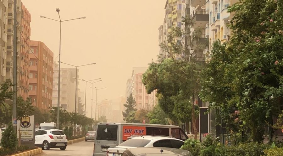 Kızıltepe’de toz bulutu rüzgarla birlikte hayatı olumsuz etkiledi