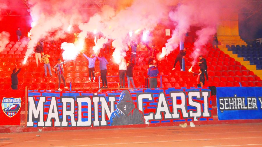 Yeşil Vartospor maçı öncesi Mardin Çarsı meşaleleri ile geceyi aydınlattı
