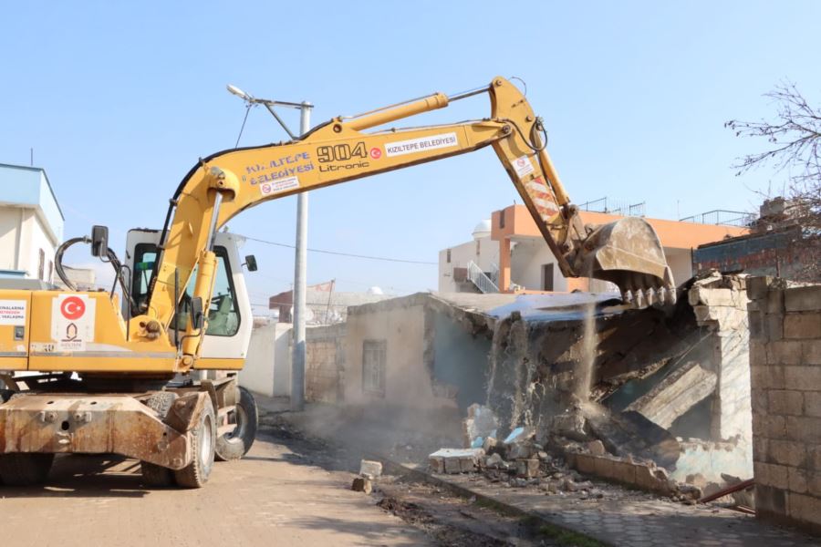 Mezopotamya Mahallesinde metruk binaların yıkımı yapılıyor