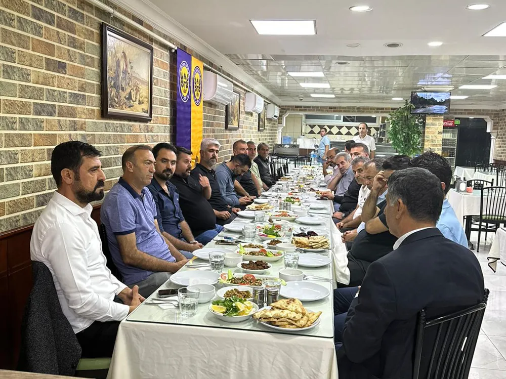 Kızıltepe 47 spor kulübü yönetimi moral yemeğinde bir araya geldi