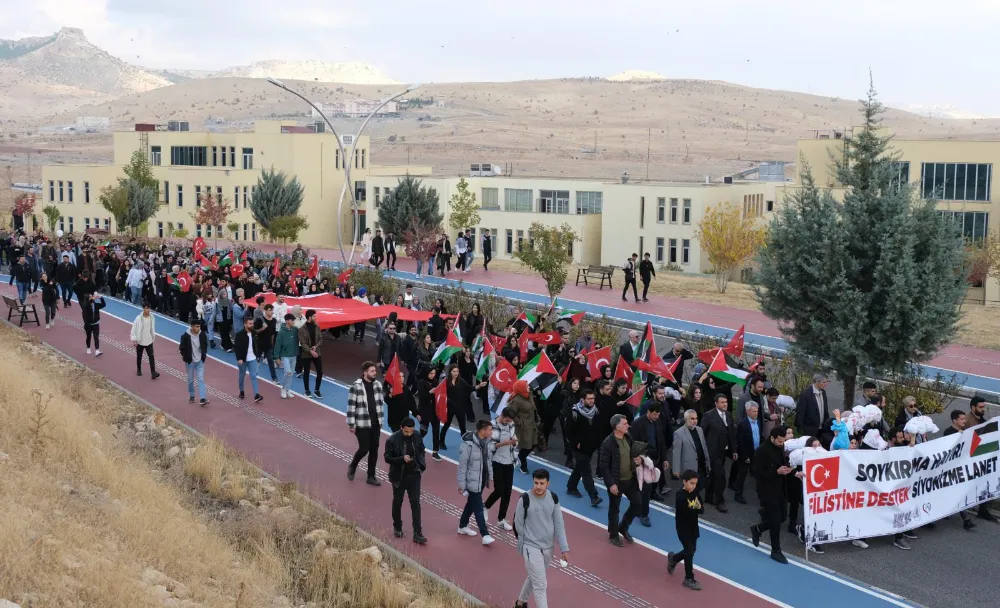 Mardin Artuklu Üniversitesi Öğrencileri Dünyaya Katliamı Durdurun Çağrısı Yaptı