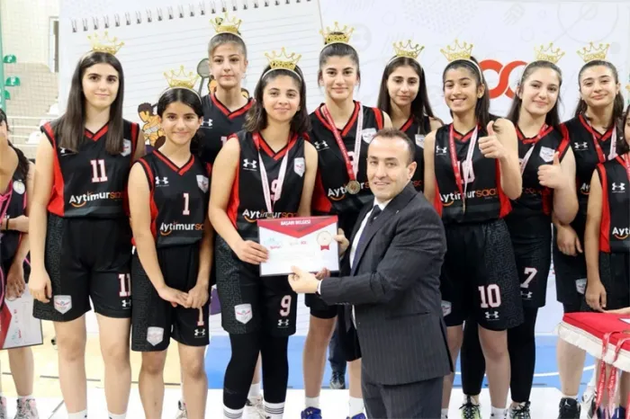 Nusaybin Gazi Anadolu Lisesi Basketbolda Mardin il Şampiyonu oldu