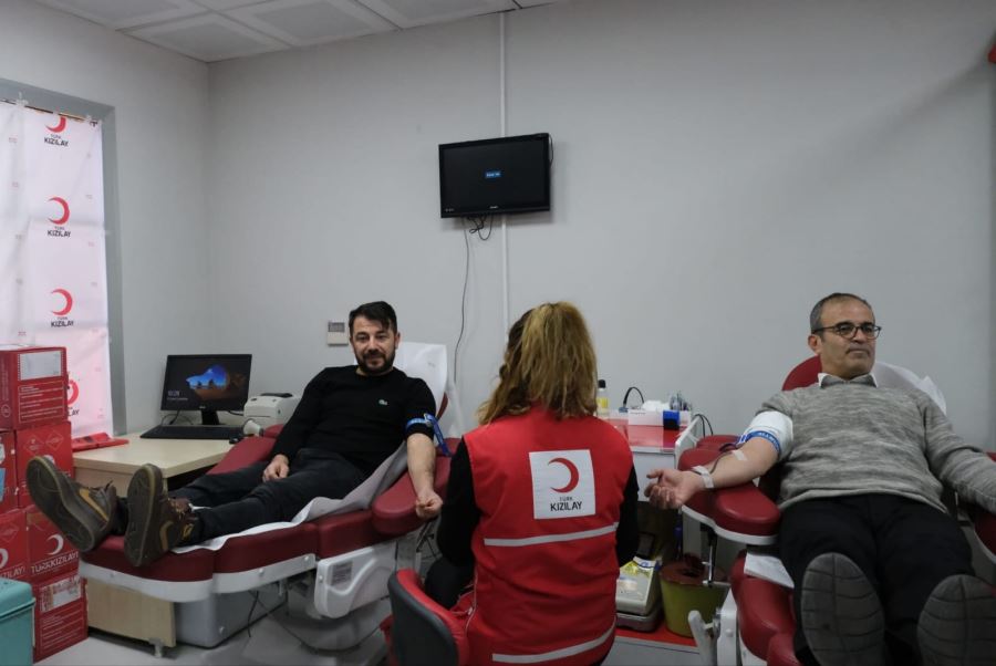 Mardin Artuklu Üniversitesi’nden deprem bölgesine kan bağışı