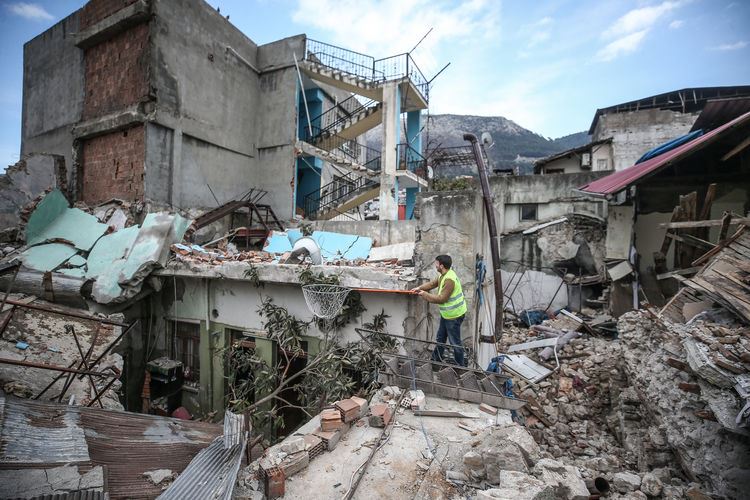 Depremlerde can kaybı 43 bin 556