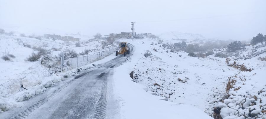 Kızıltepe’de karla mücadele çalışmaları sürüyor