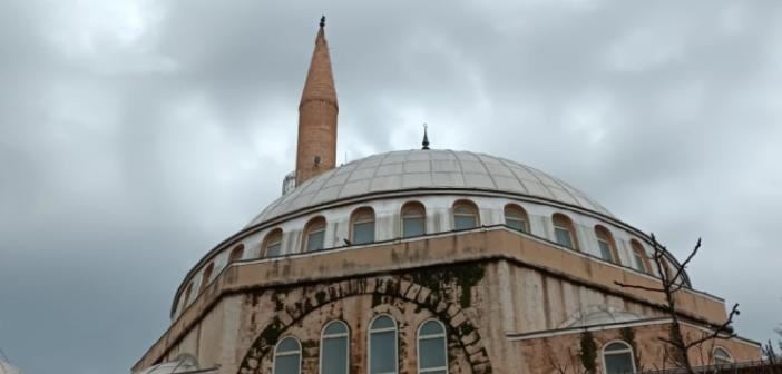 Kızıltepe’de minaredeki hasar camiyi tedbiren kapattırdı
