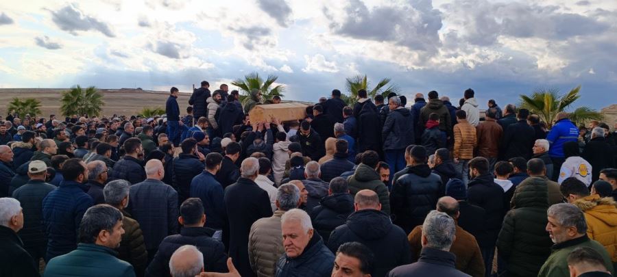 Depremde hayatını kaybeden anne, baba ve 4 çocuklarının cenazesi Mardin