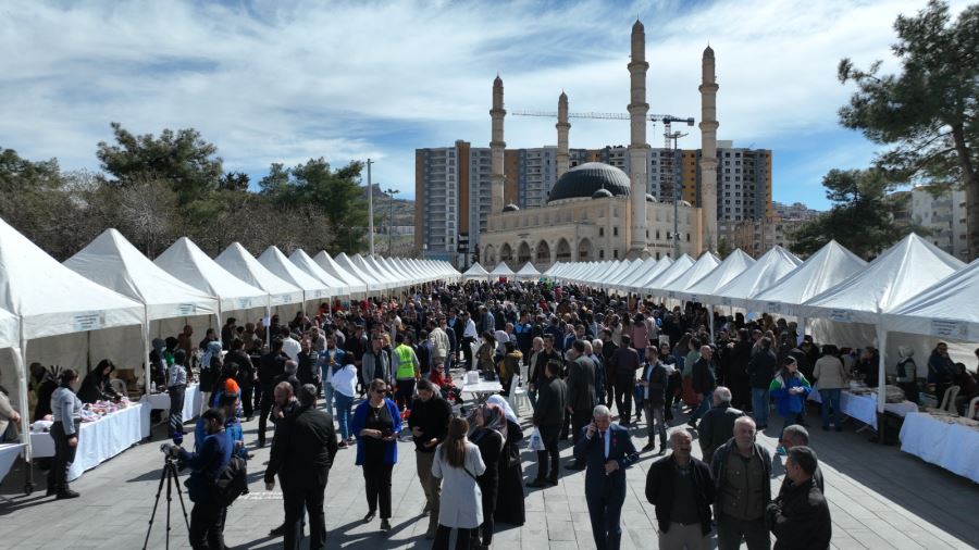 Mardin’de depremzedeler yararına hayır çarşısı açıldı