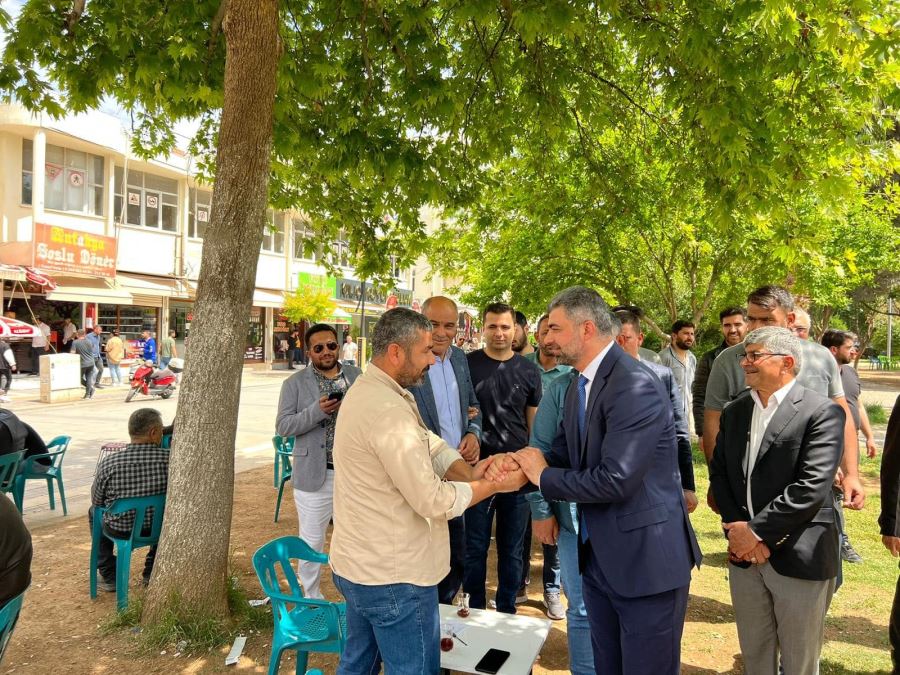 AK Parti Mardin Milletvekili adayı Faruk Kılıç Kızıltepe’de esnaf ziyareti yaptı 