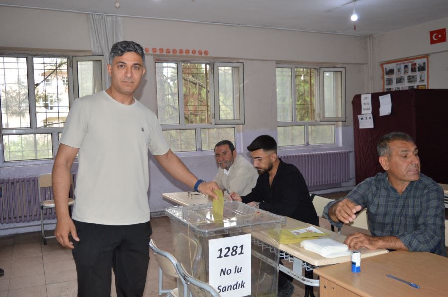 Mardin’de oy verme işlemi başladı