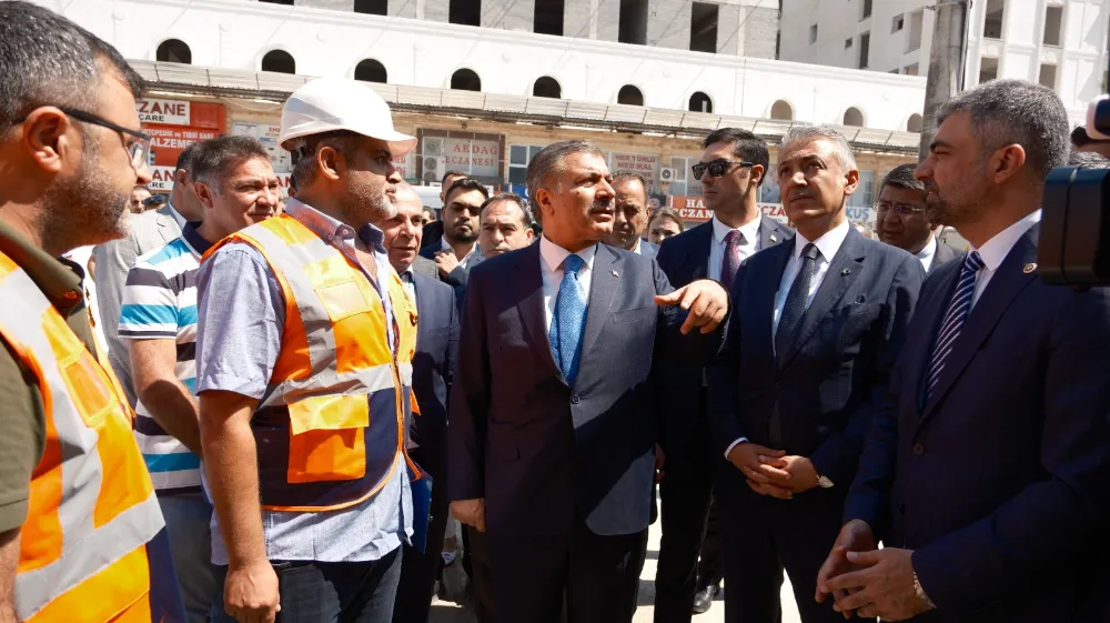 Sağlık Bakanı Koca Kızıltepe Devlet Hastanesi 150 yataklı ek hizmet binası inşaatını inceledi