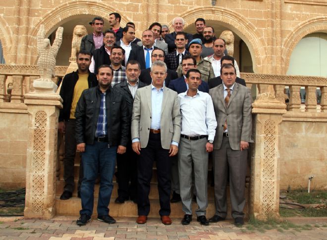 Mardin Valisi Midyat`ta Turizmcilerle bir araya geldi