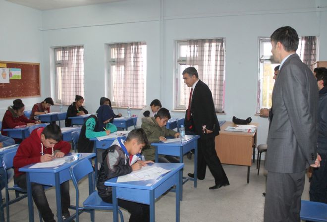 Kızıltepe`de TEOG sınavında 5 bin 409 öğrenci ter döktü