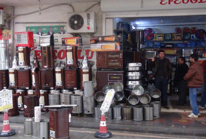Kızıltepe`de soba satıcılarının yüzü gülüyor