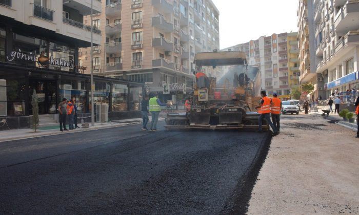 Kızıltepe’de ilk sıcak asfalt döküldü