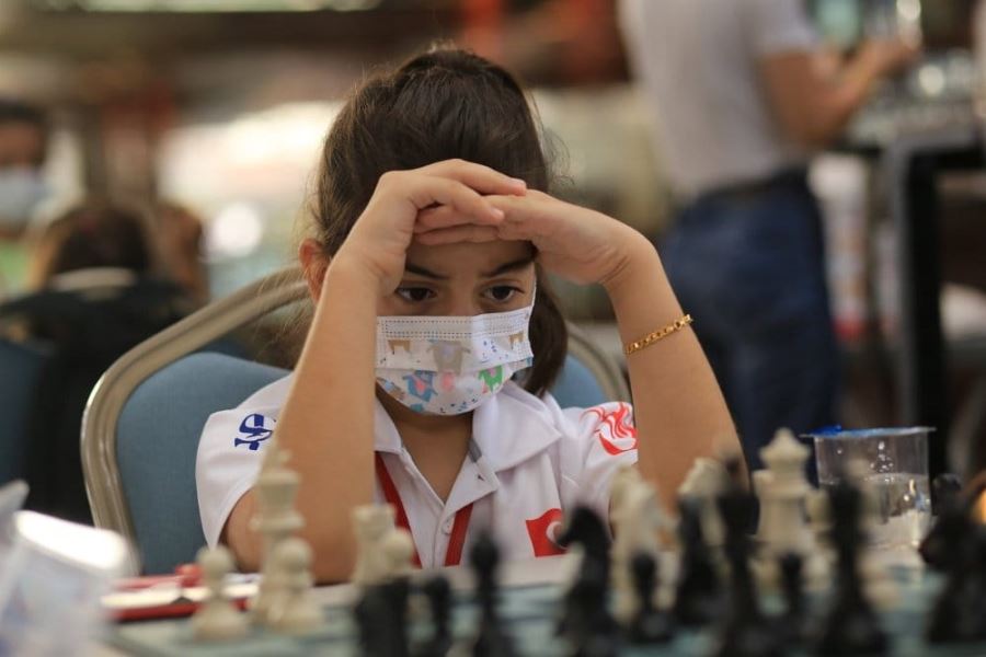 Satranç’ta 2021 Avrupa Yaş Grupları Şampiyonasında Mardinli Elif Didin’de yer alıyor