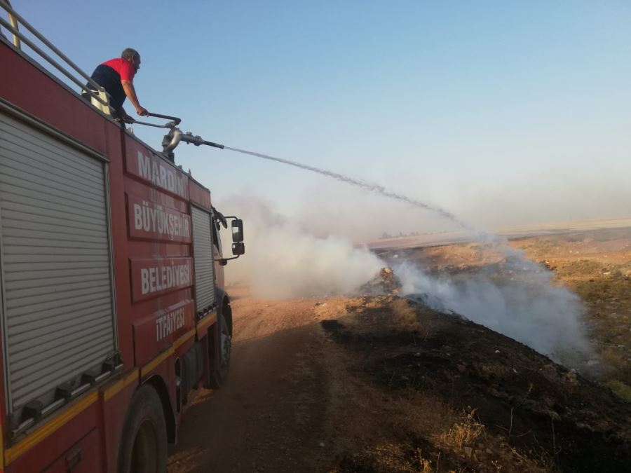 İtfaiye ekipleri, yaklaşık 2 bin dönüm ekili alanda çıkan 45 yangına müdahale etti