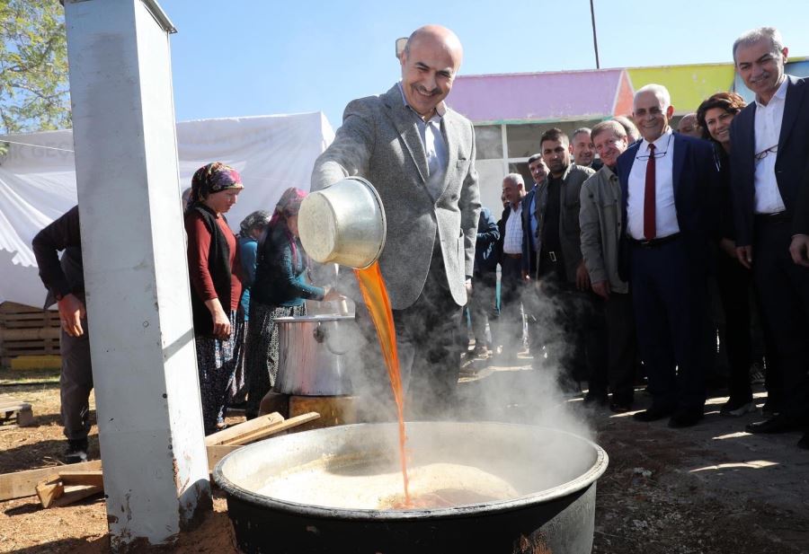 Vali Demirtaş, Bağ Bozumu Kültür ve Sanat Festivaline Katıldı