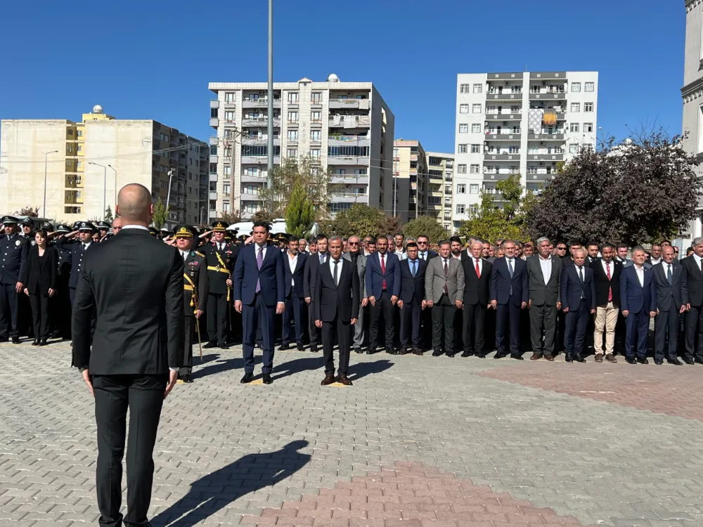 Kızıltepe’de Cumhuriyet Bayramı çelenk sunma töreni düzenlendi