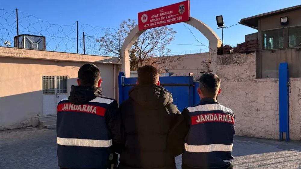 Jandarma Derik’te 29 yıl hapis cezası olan firari şahsı yakaladı