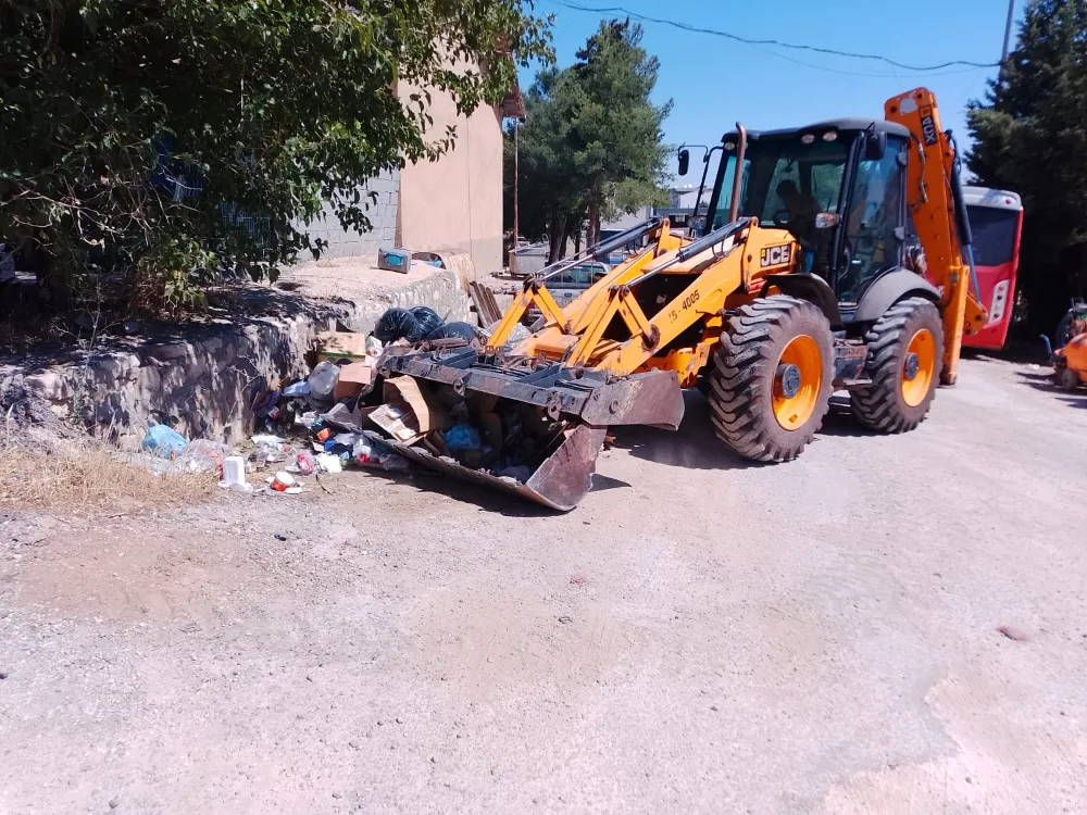 Protokol Yolunda Bulunan Çöp ve Hafriyat Temizlendi