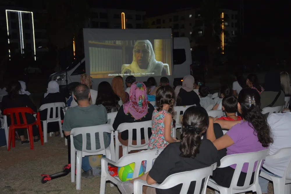 Açık hava sinema gösterimi yapıldı